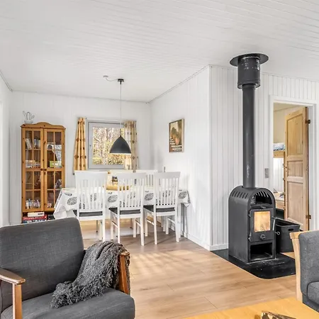 Lonneke - 800m From The Sea By Interhome *