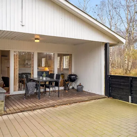 Сasa de vacaciones Lonneke - 800m From The Sea By Interhome Laeso